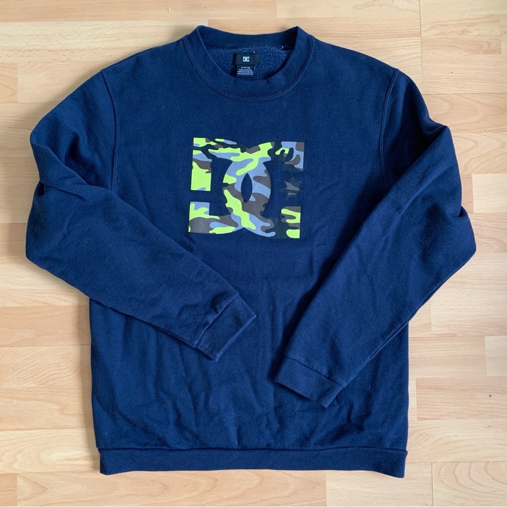 DC Navy Blue Sweater with Camo Logo Men’s Size Small